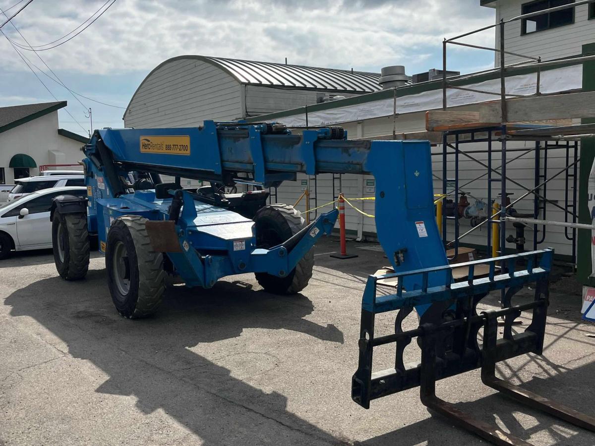 2017 Genie GTH-1056-2