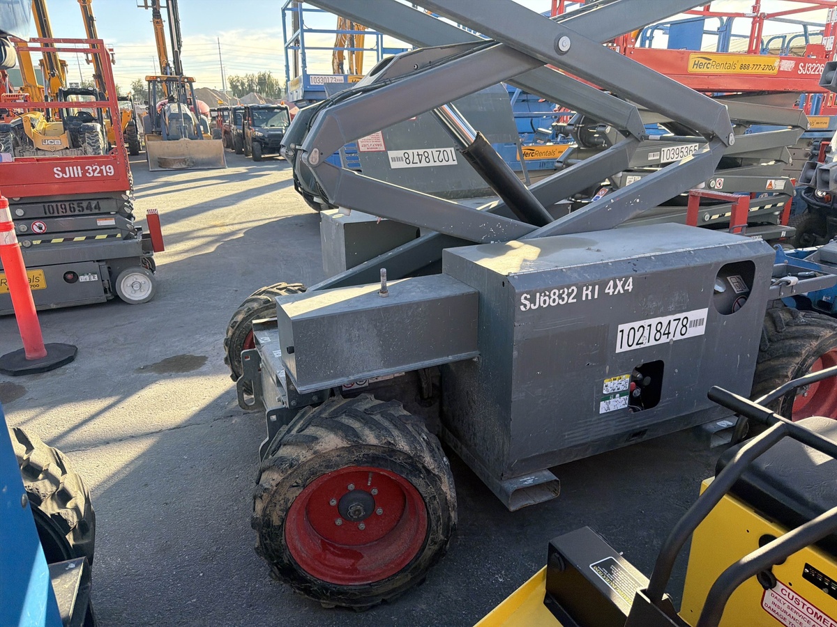 2017 Skyjack SJ-6832RT
