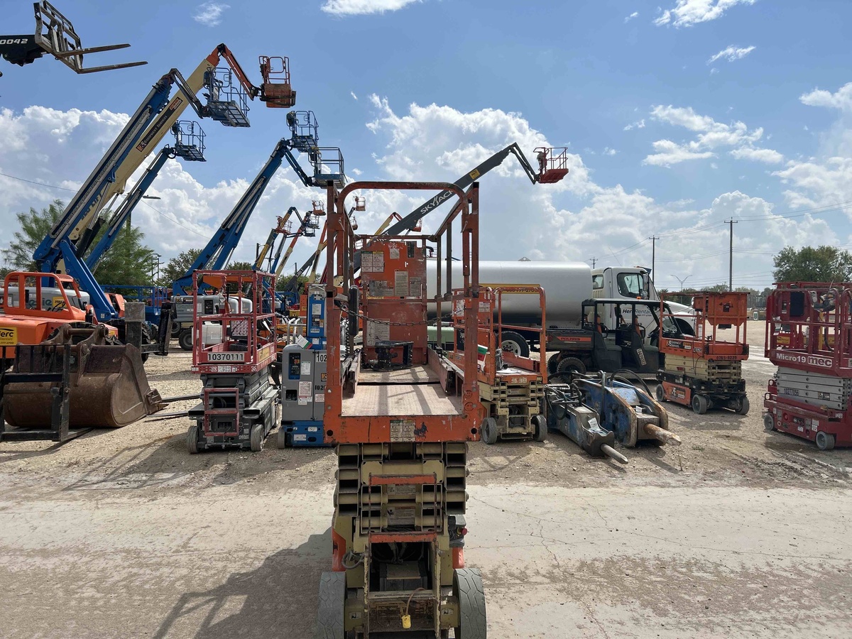 2017 JLG 2632ES-7