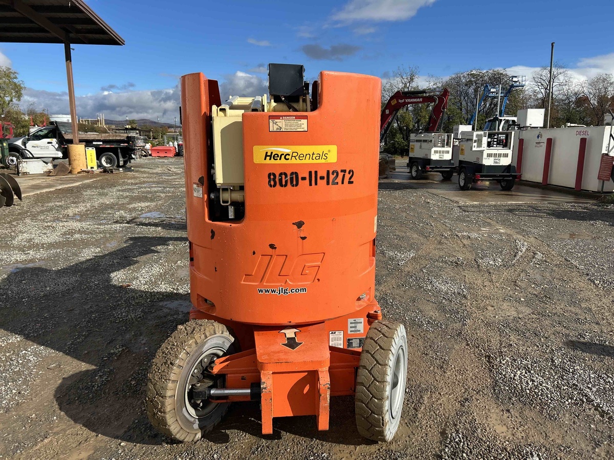 2016 JLG E300AJP-3