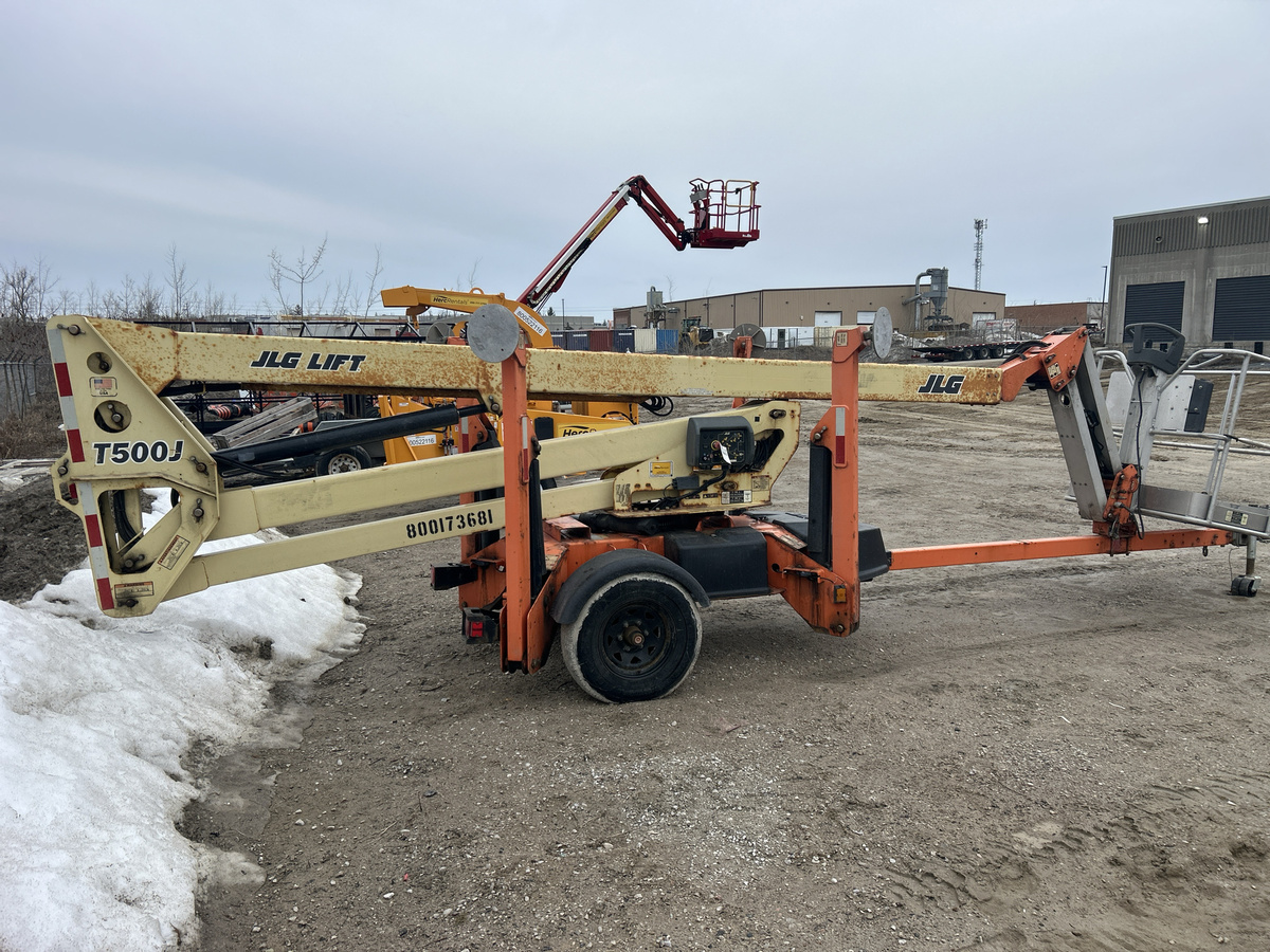 2017 JLG T500J-8