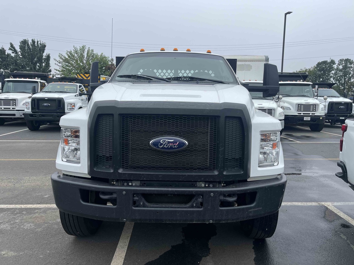 2021 Ford F750-8