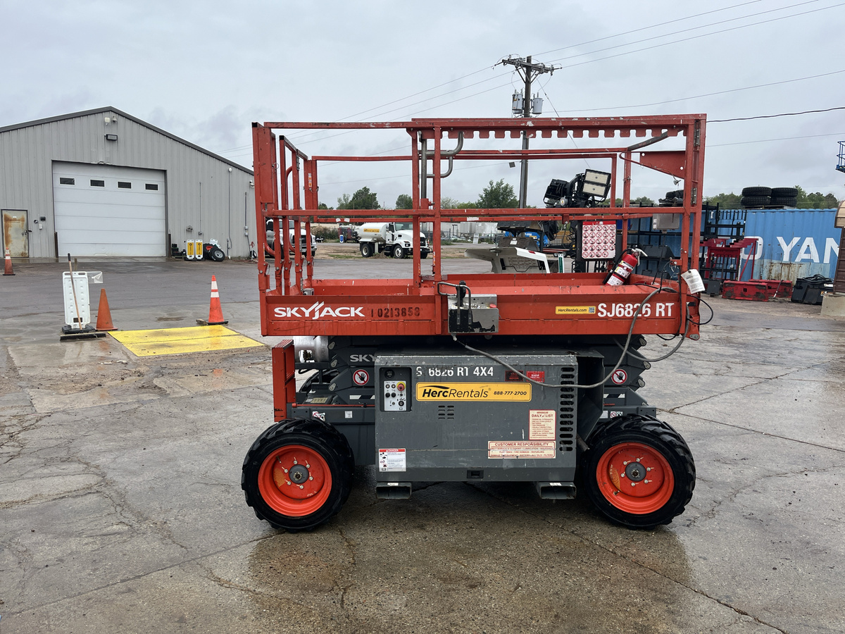 2017 Skyjack SJ-6826RT