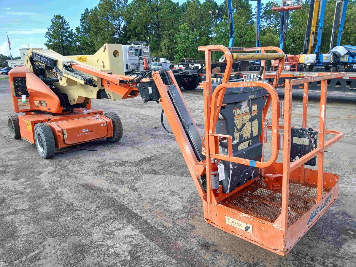 2018 JLG E400AJPN