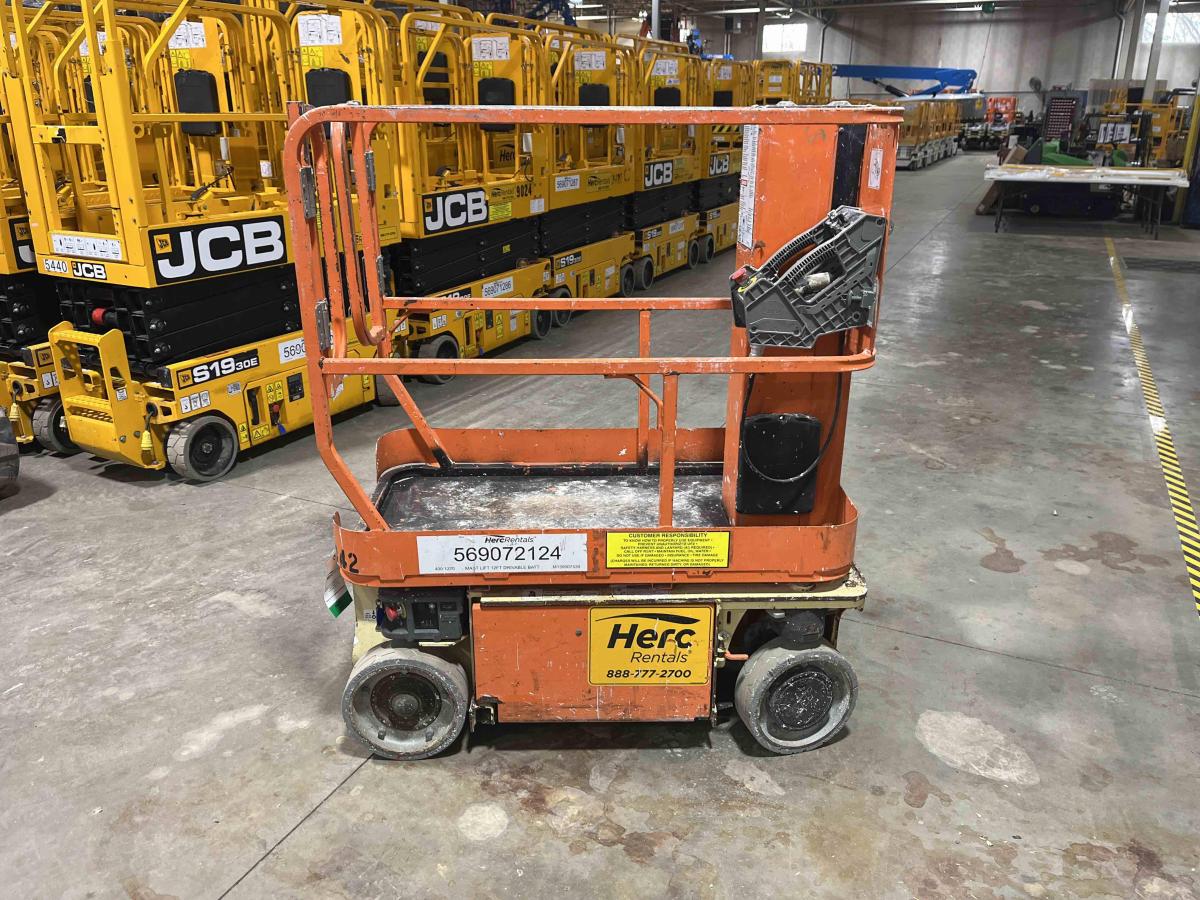2015 JLG 1230ES