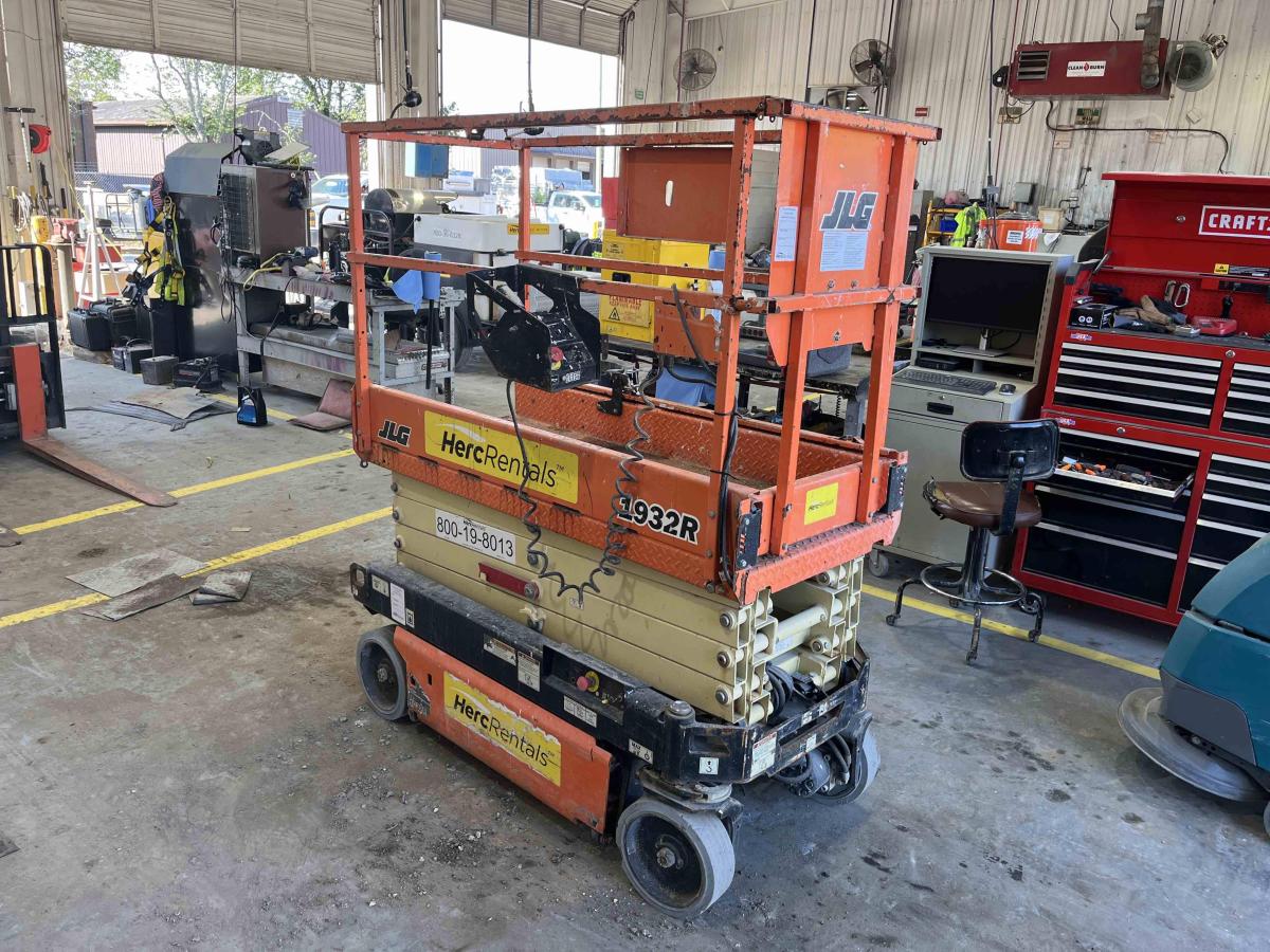 2018 JLG 1932R
