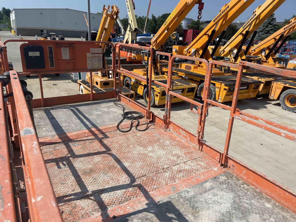 2017 JLG 430LRT-4