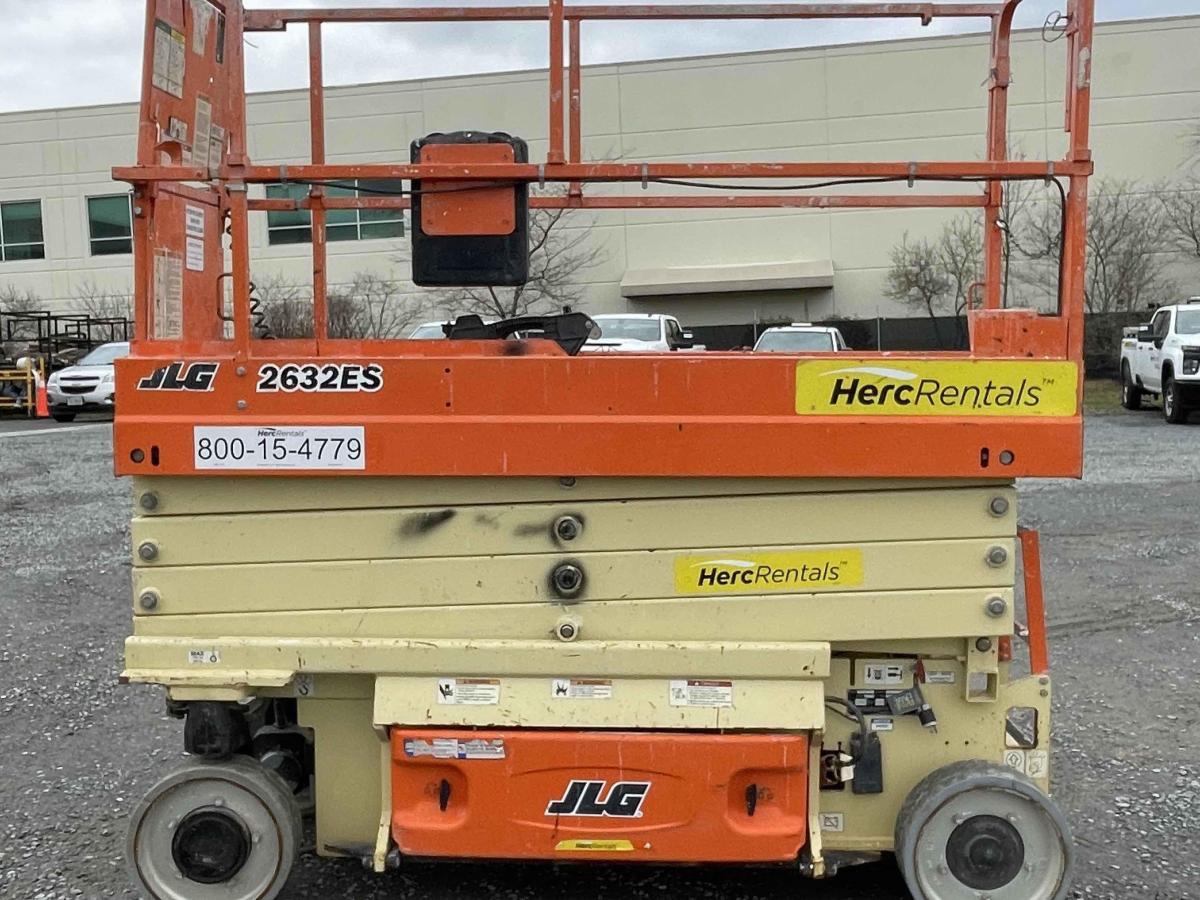 2017 JLG 2632ES