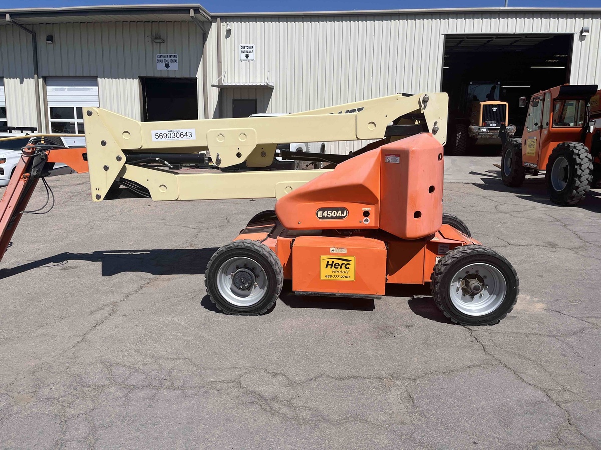 2016 JLG E450AJ-5