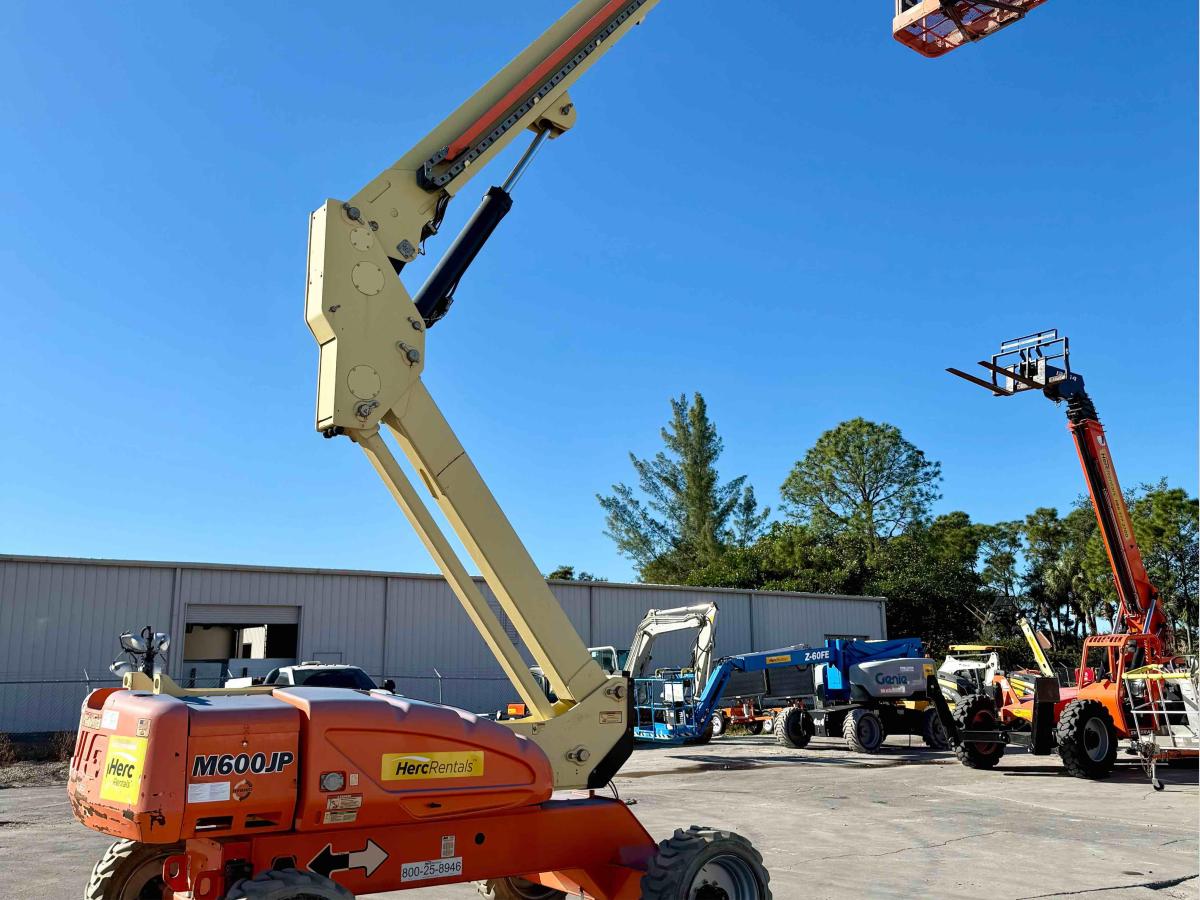 2019 JLG M600JP