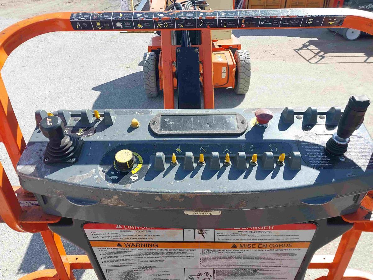 2015 JLG E400AJP-6