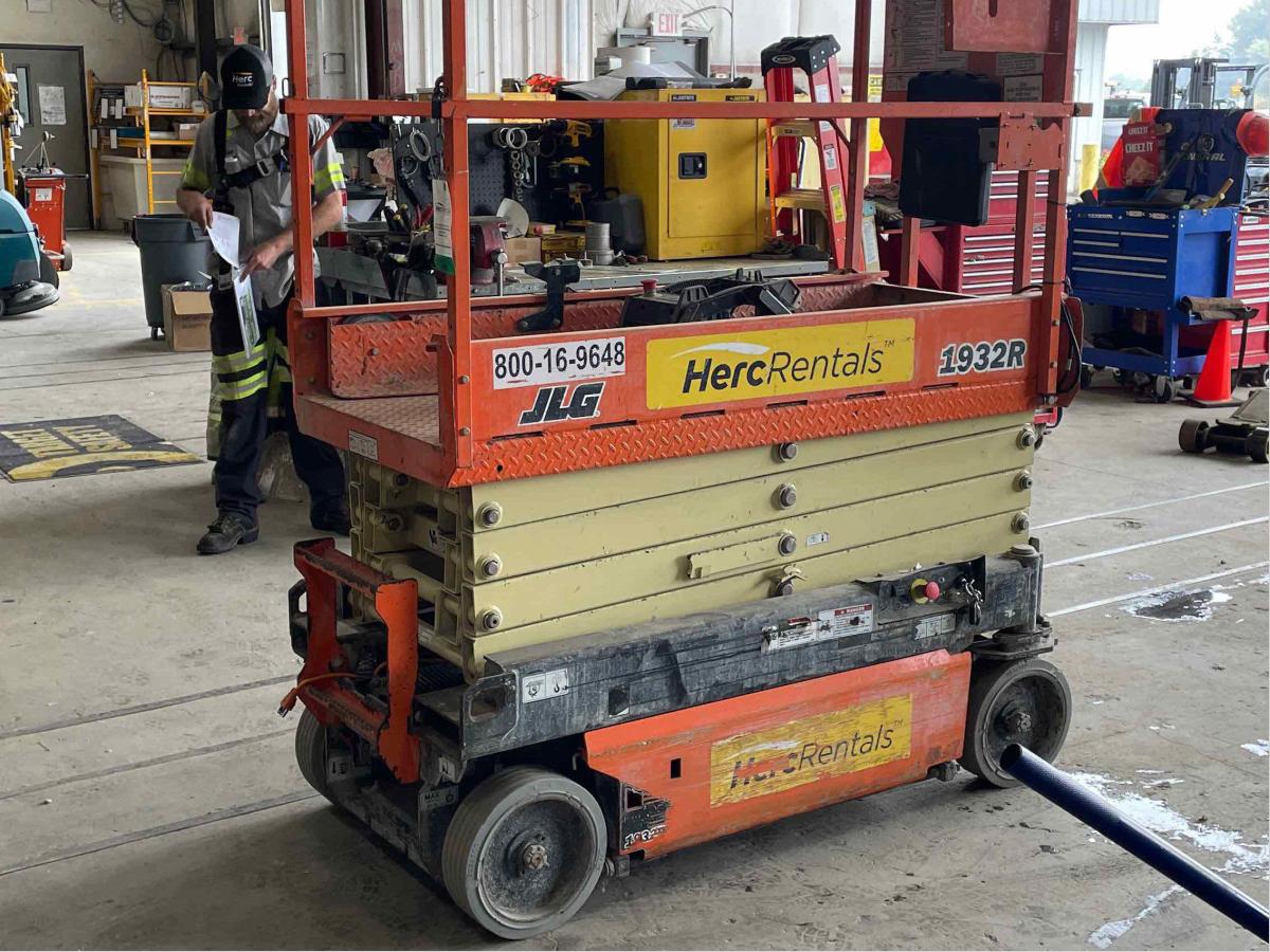 2017 JLG 1932R