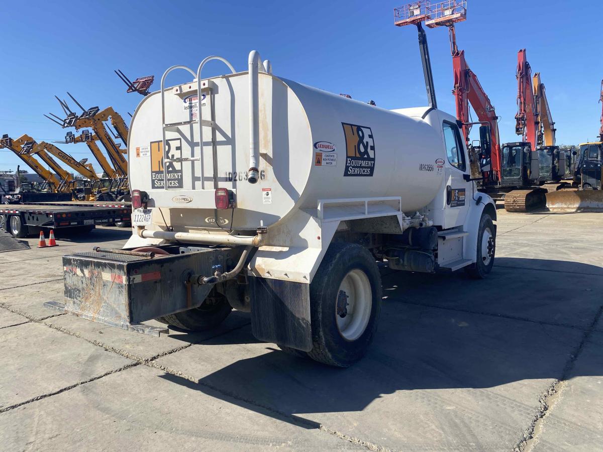 2019 Freightliner M2106