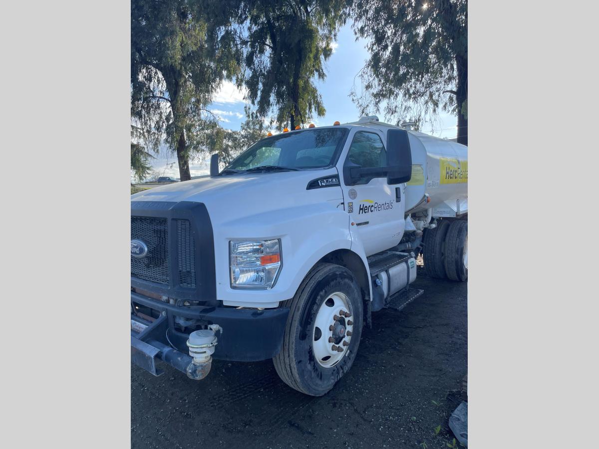 2017 Ford F750-3