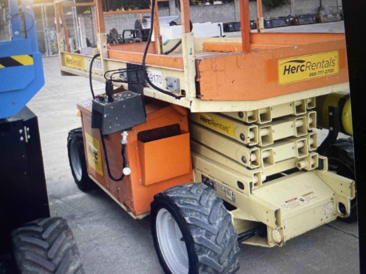 2017 JLG 260MRT-7