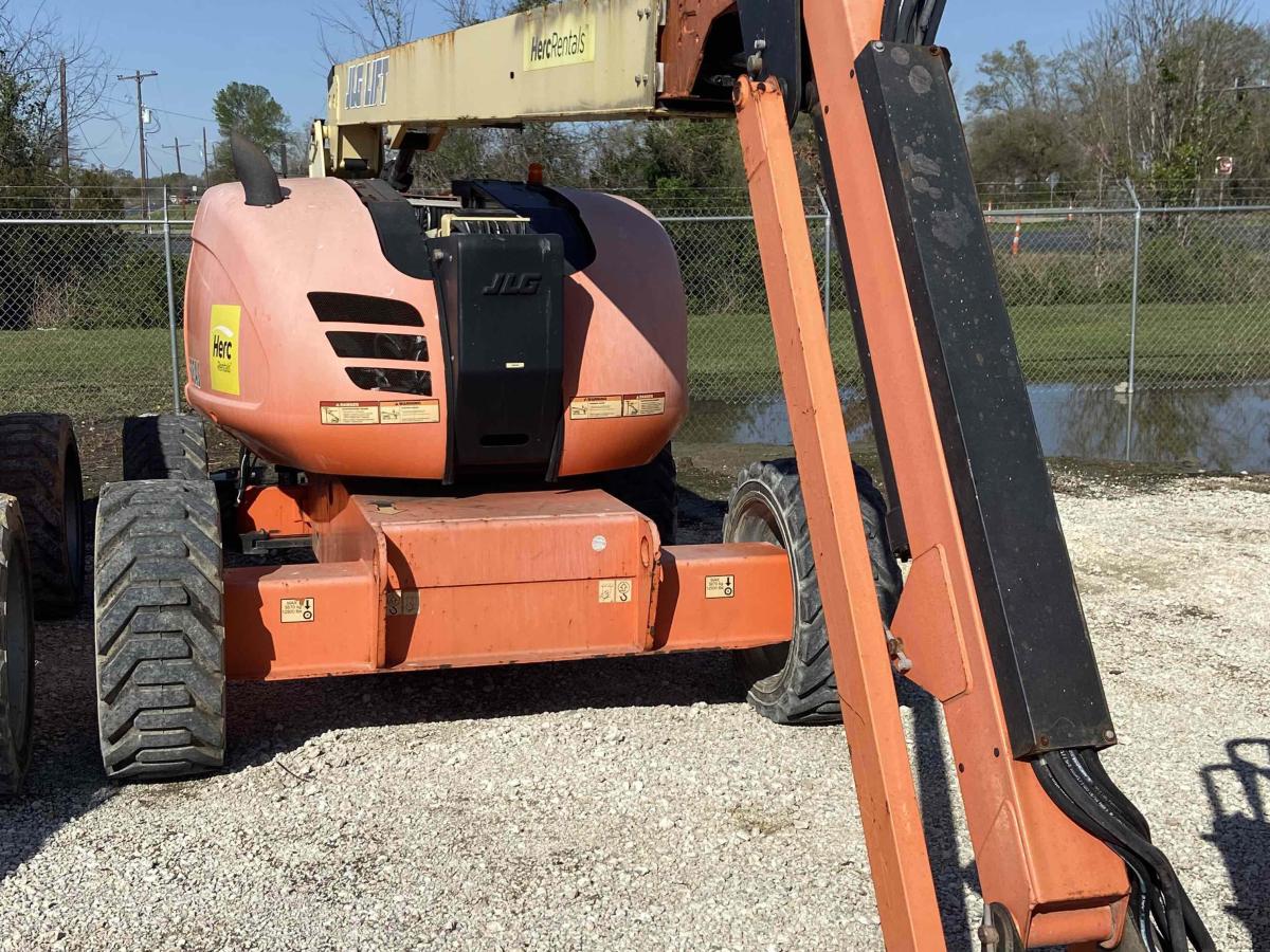 2017 JLG 600AJ