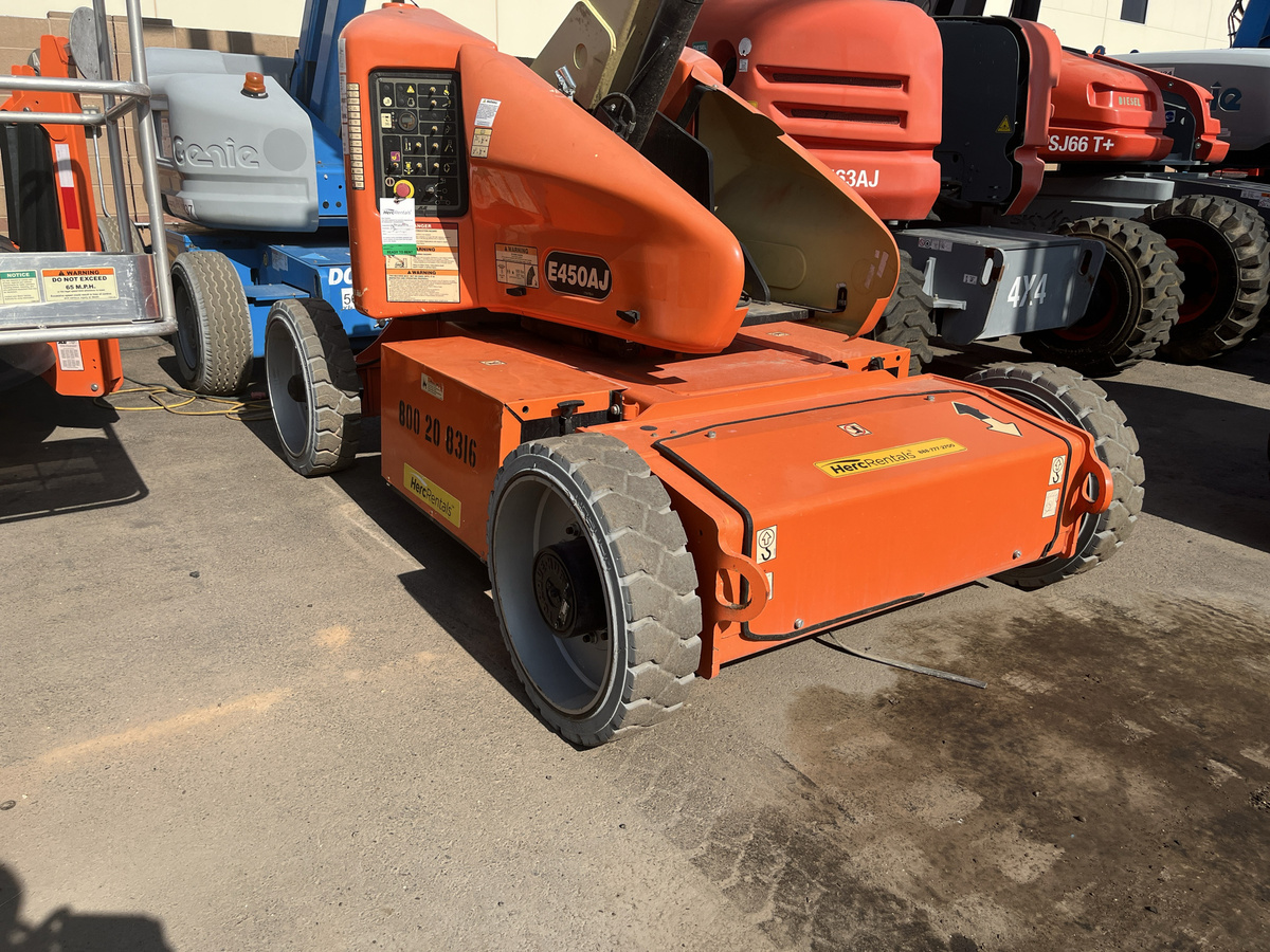 2018 JLG E450AJ
