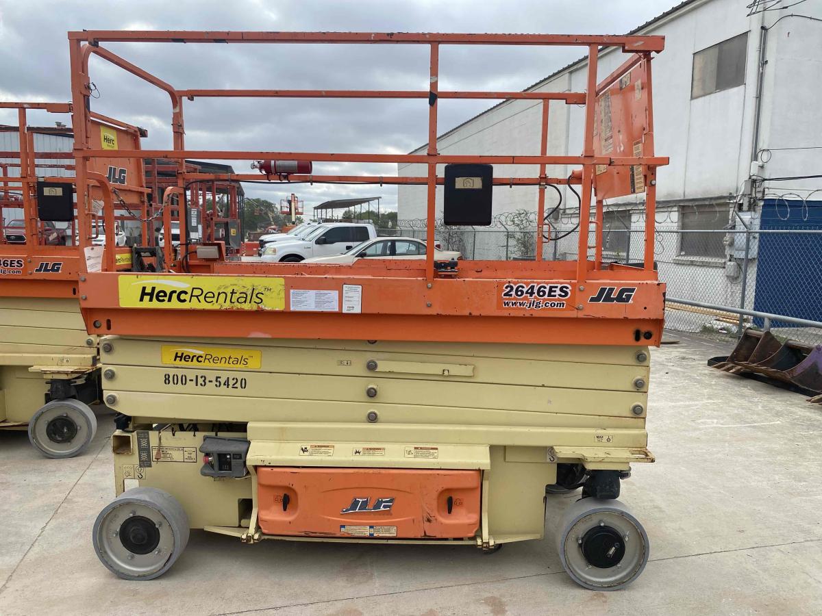 2017 JLG 2646ES