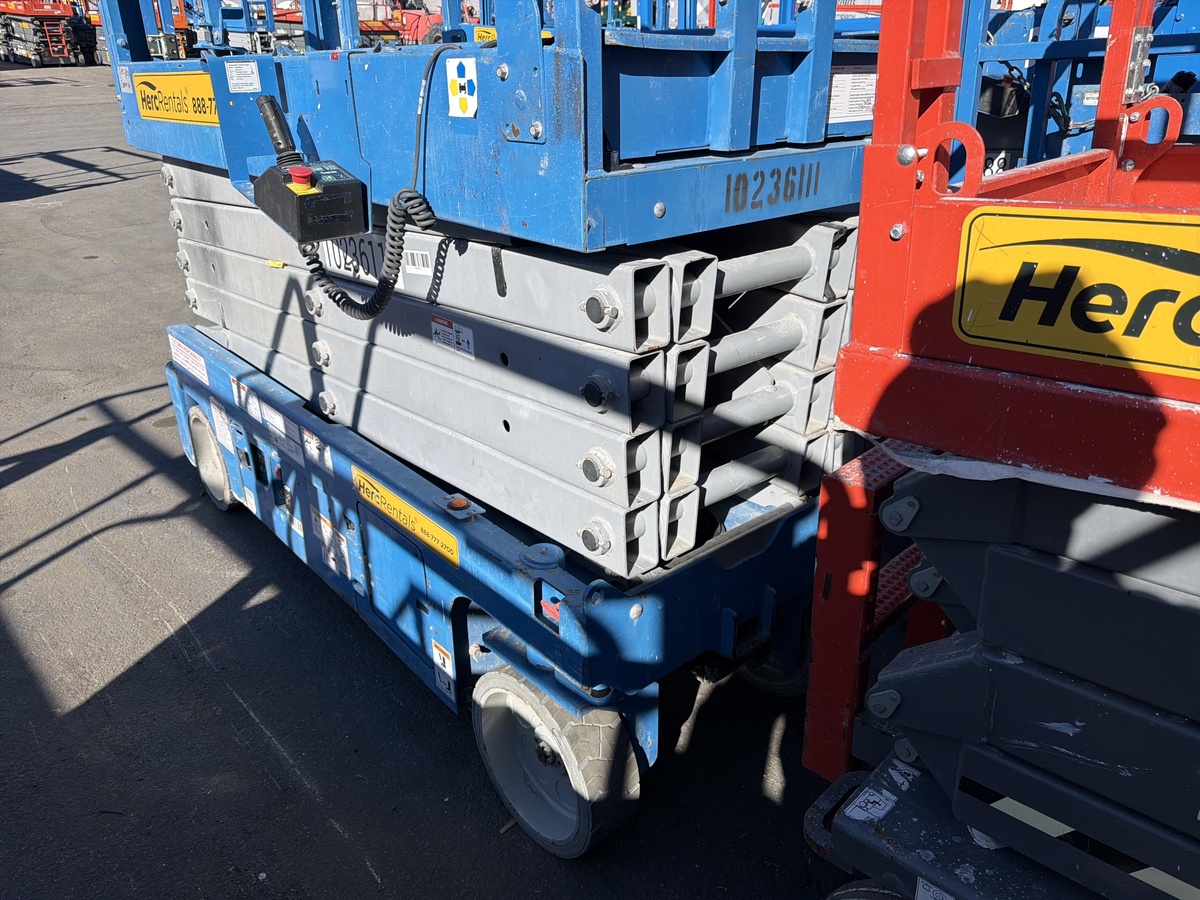2017 Genie GS-3232-3