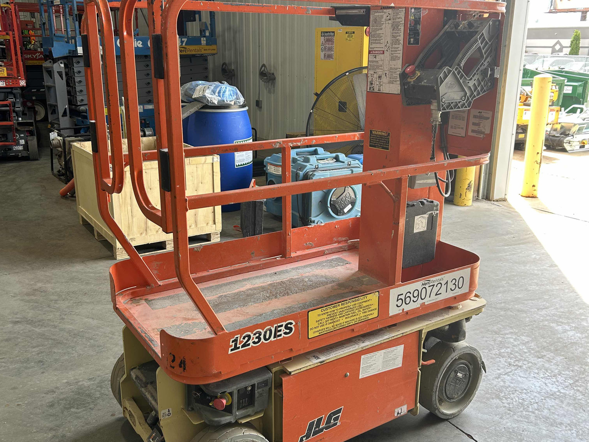 2017 JLG 1230ES