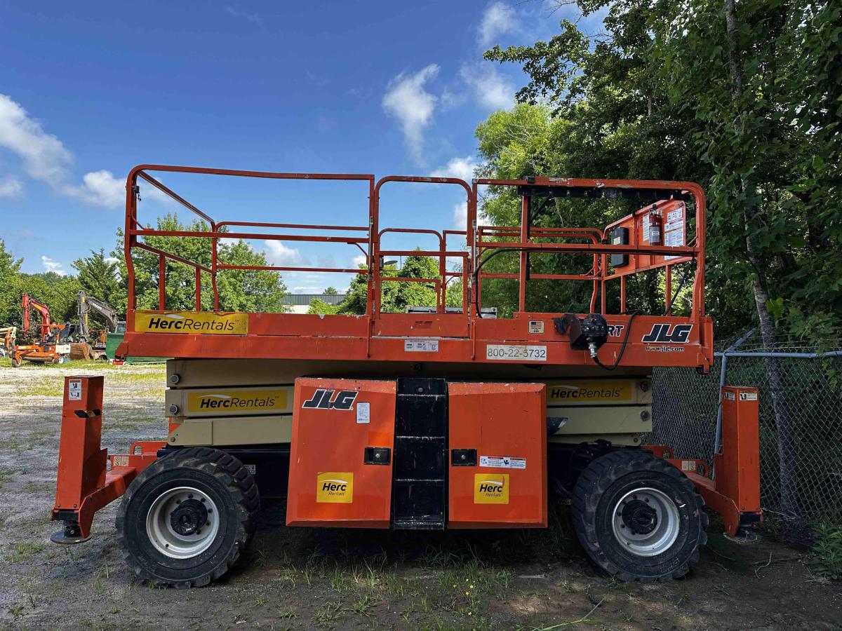 2018 JLG 330LRT-2