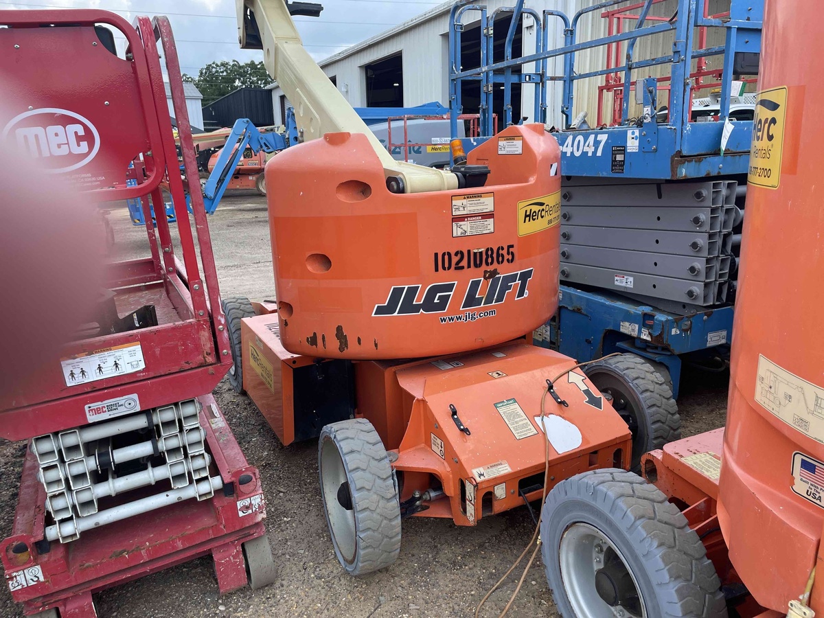 2017 JLG E400AJPN-3