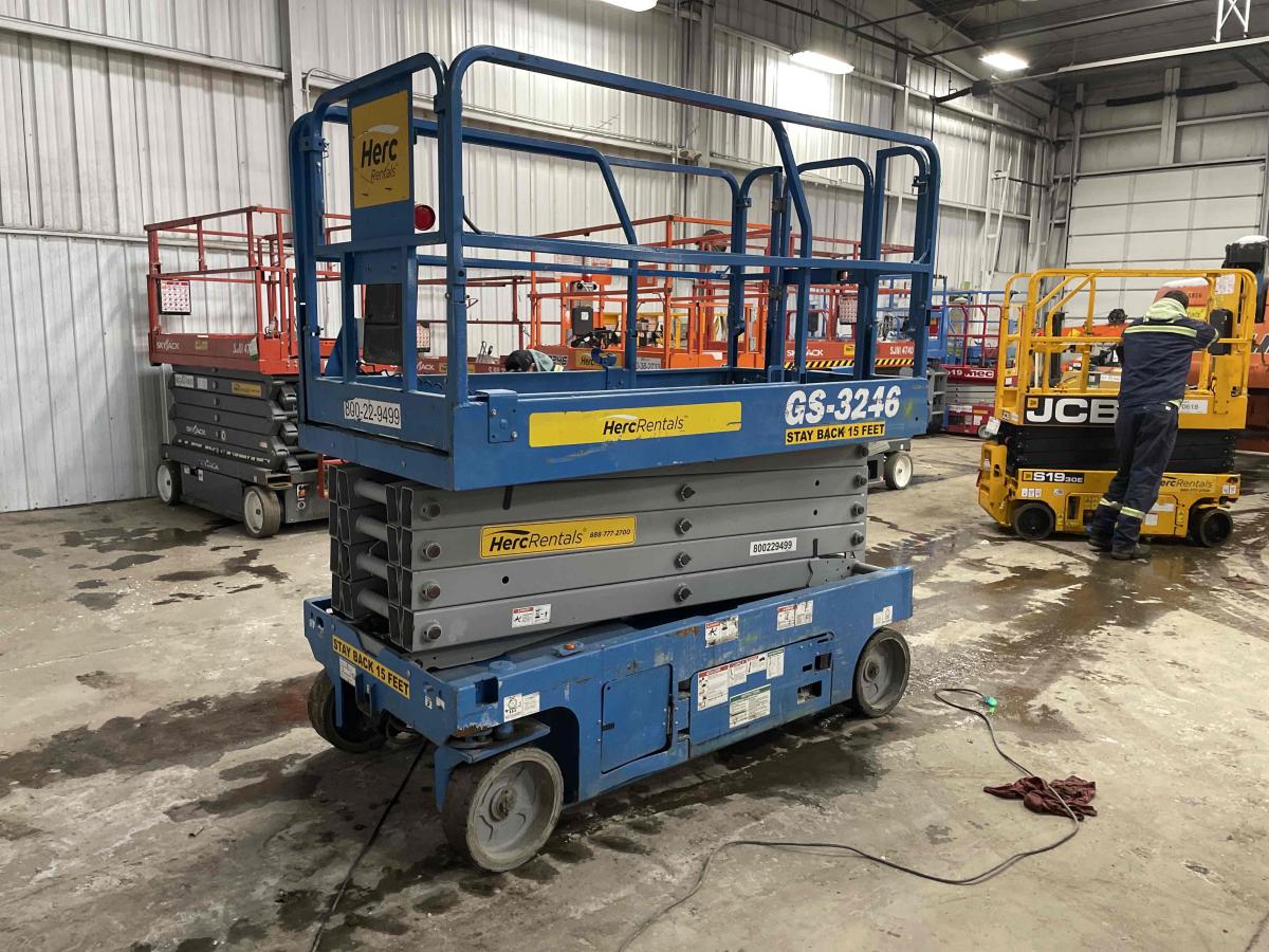 2018 Genie GS-3246