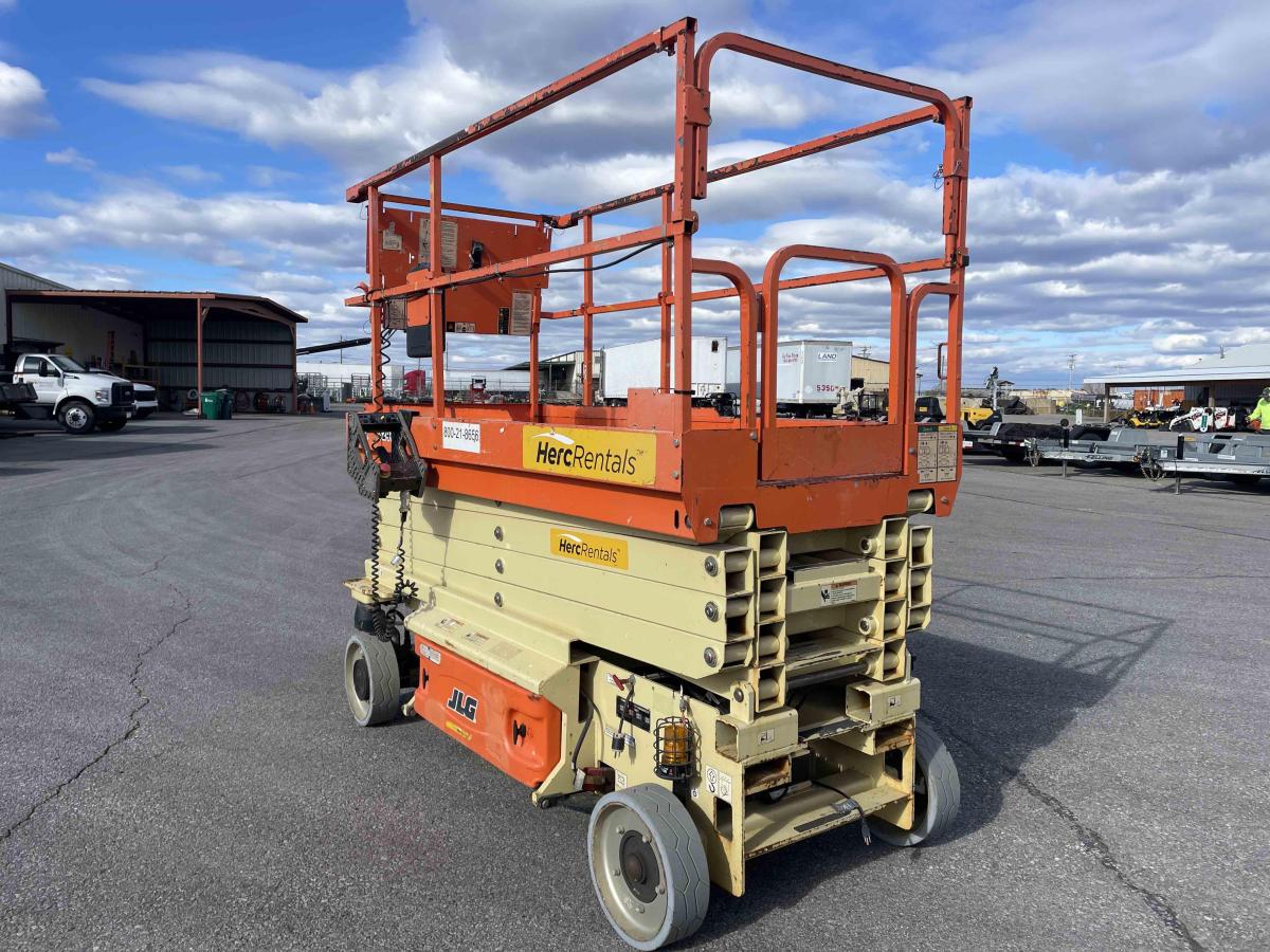 2018 JLG 3246ES