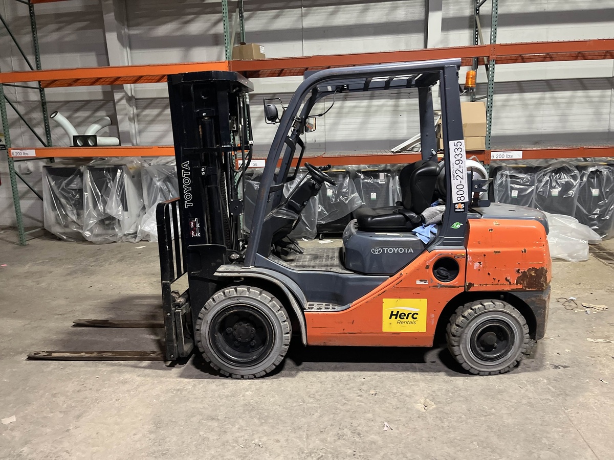 2017 Toyota 8FGU30-2