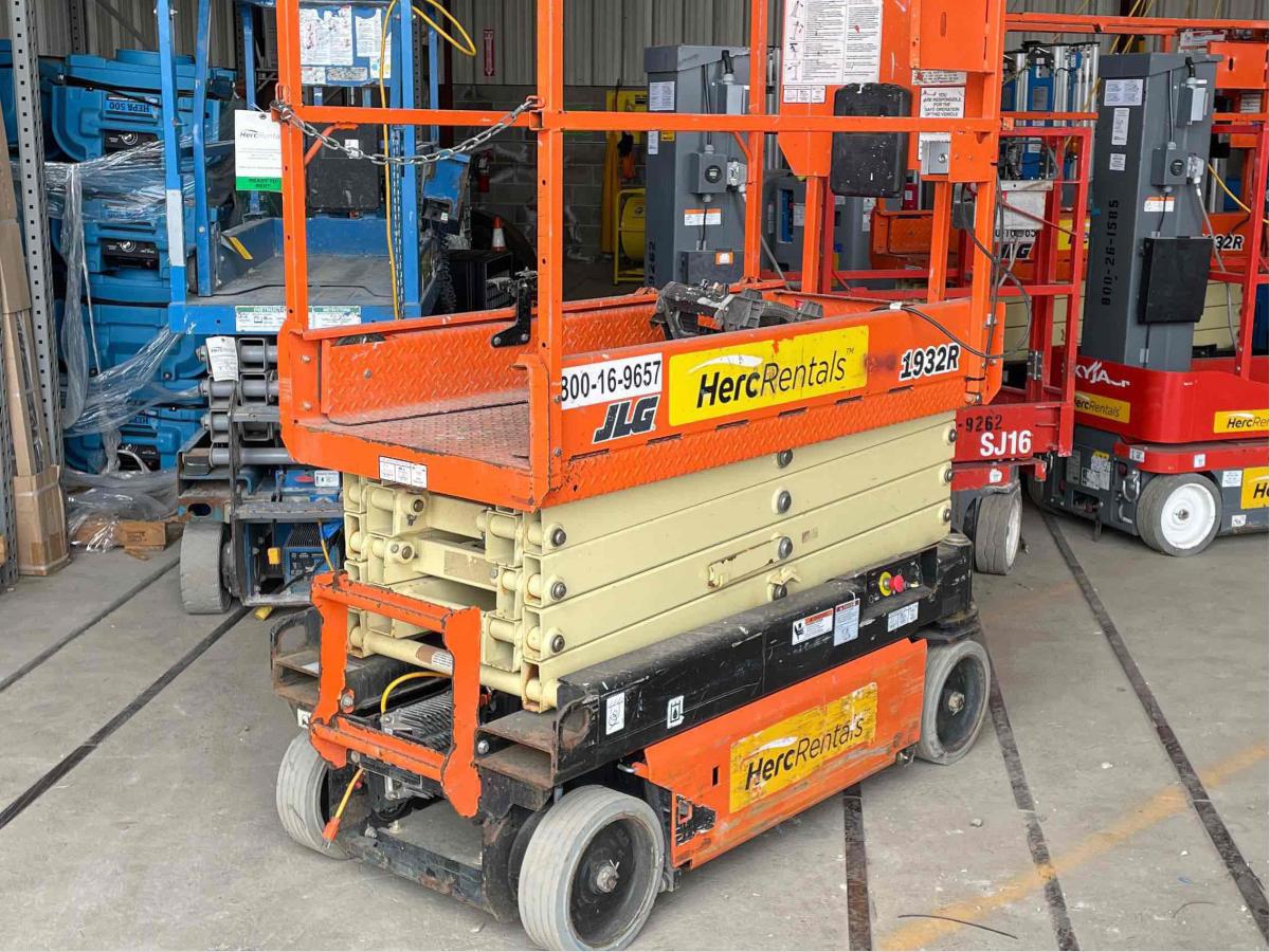 2017 JLG 1932R