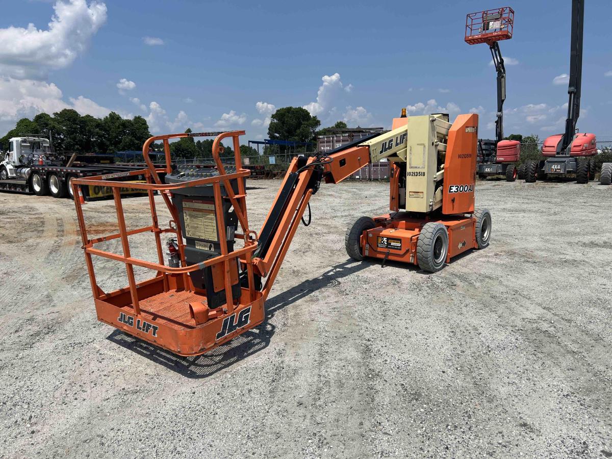 2017 JLG E300AJ