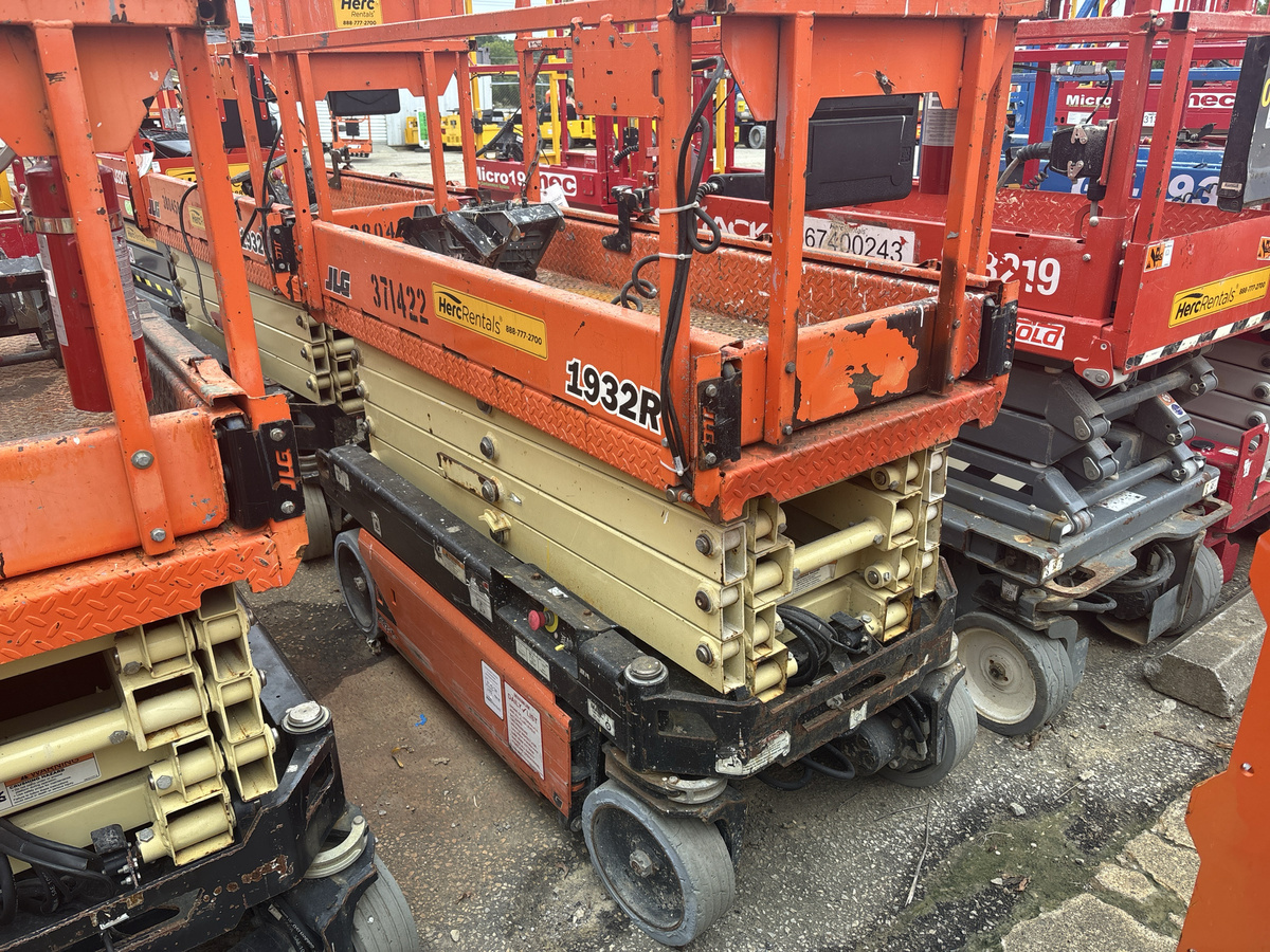 2017 JLG 1932R