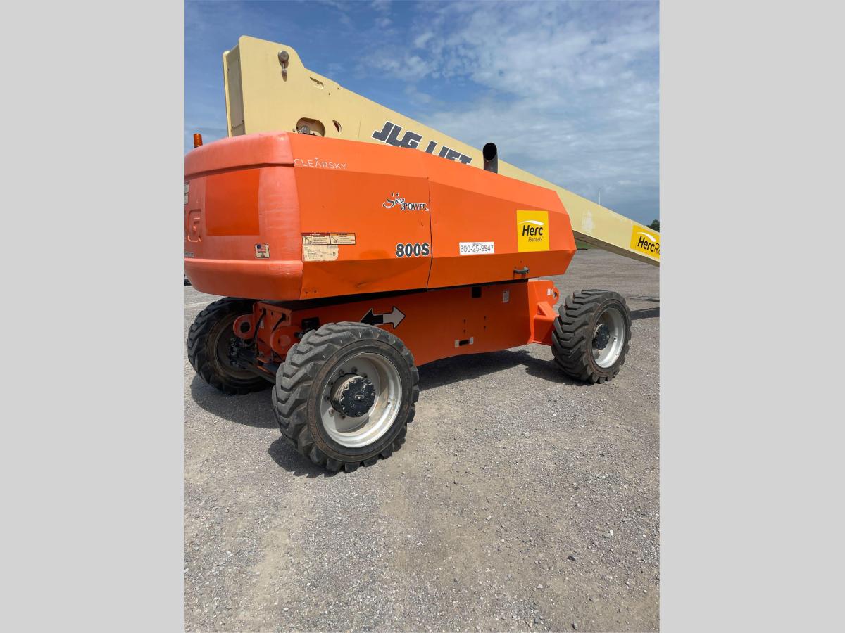 2019 JLG 800S