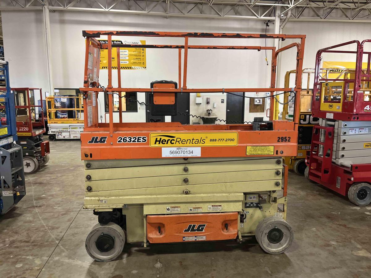2017 JLG 2632ES