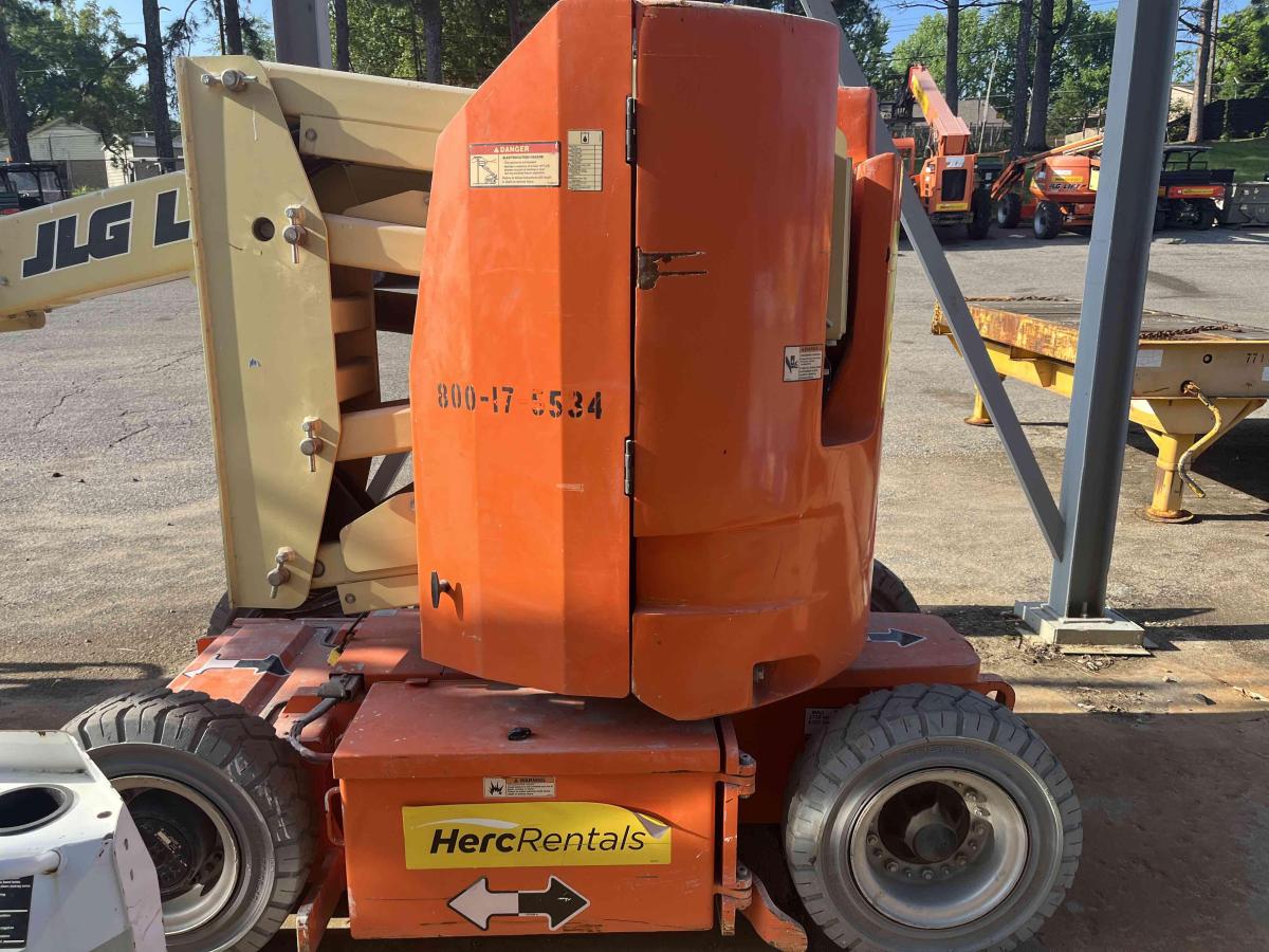 2017 JLG E300AJP
