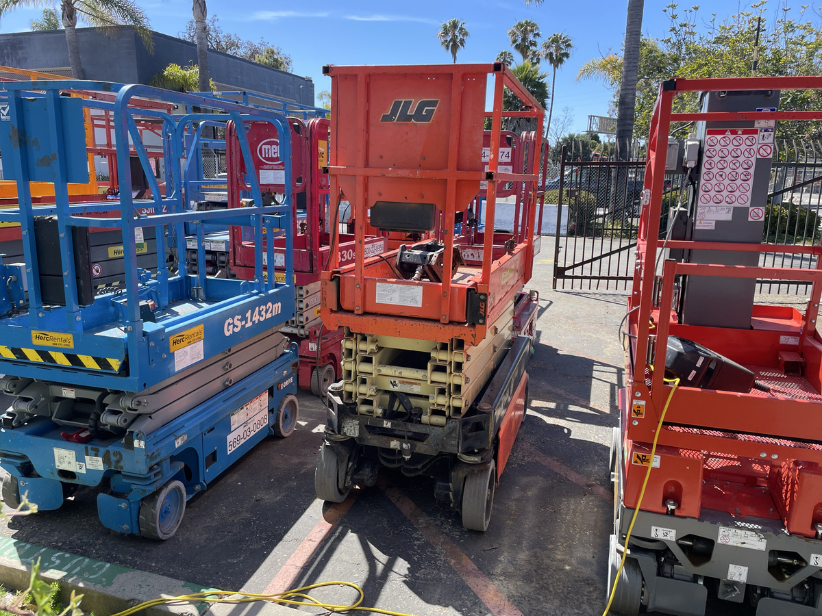 2017 JLG 1932R-4
