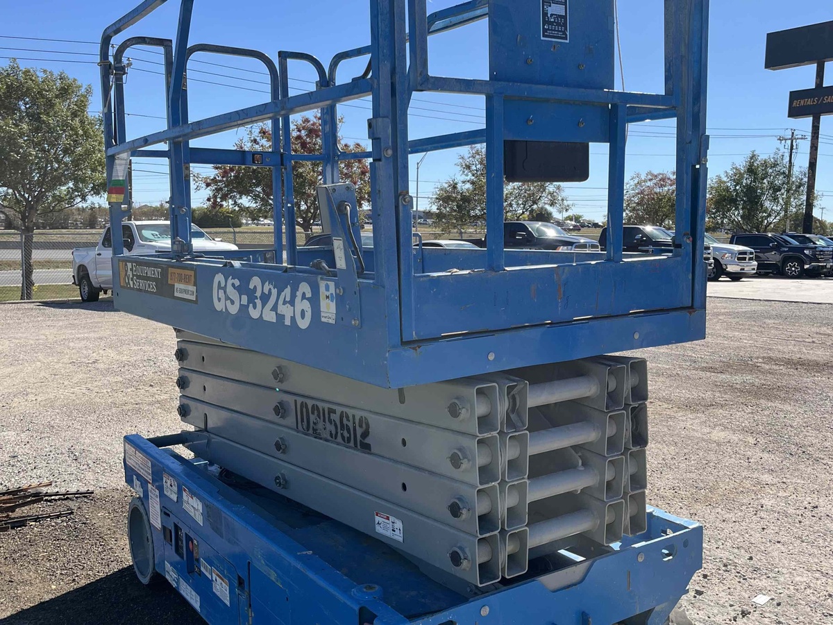 2017 Genie GS-3246-2