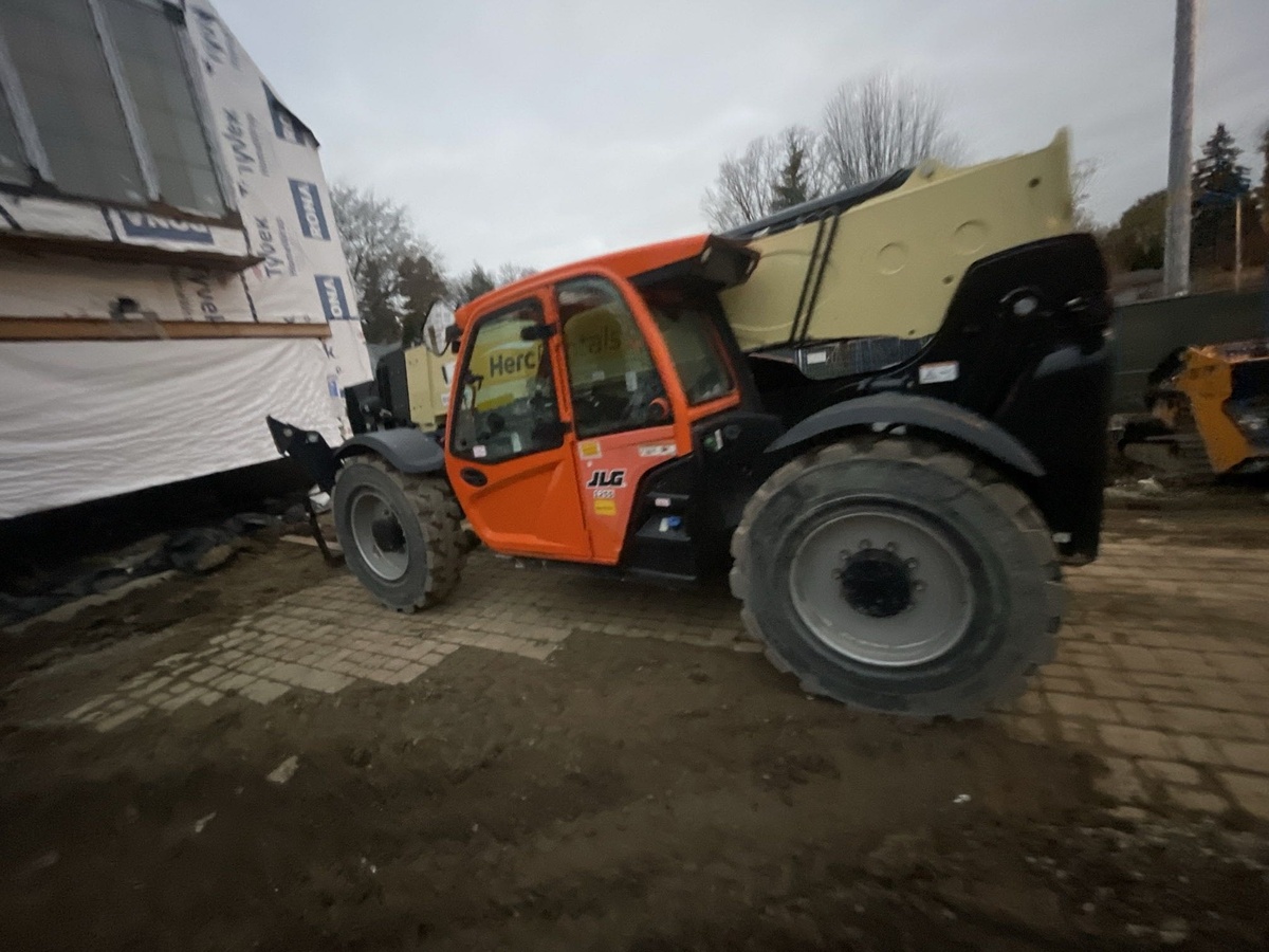 2021 JLG 1255