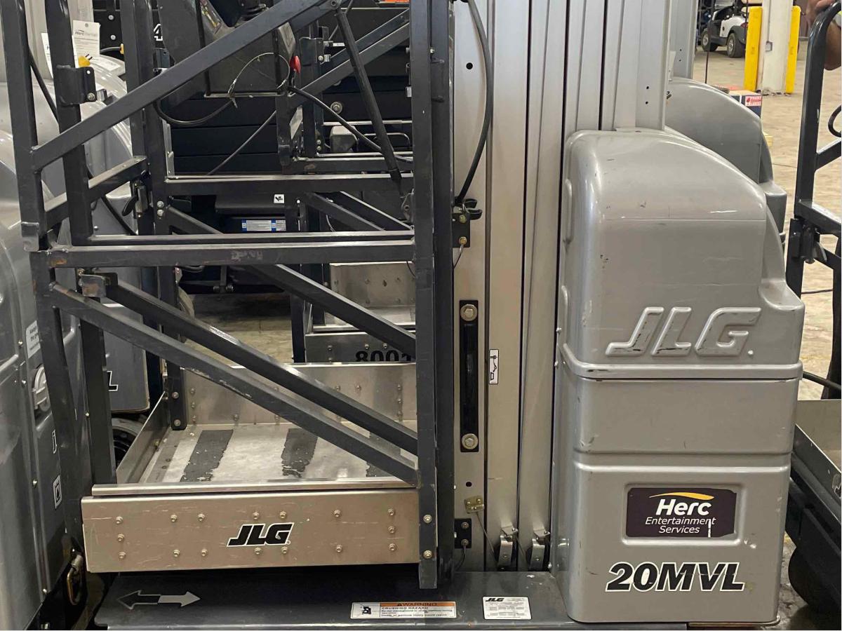 2017 JLG 20MVL