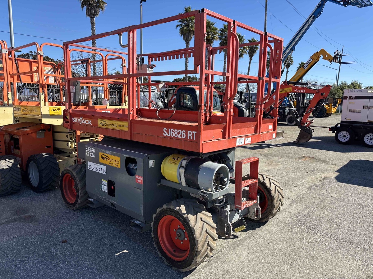 2017 Skyjack SJ-6826RT