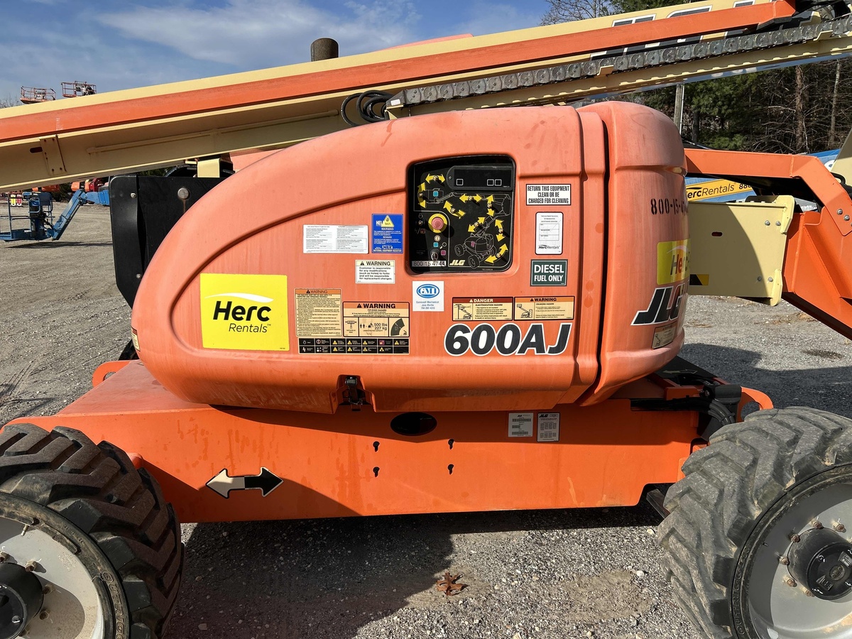 2017 JLG 600AJ-12