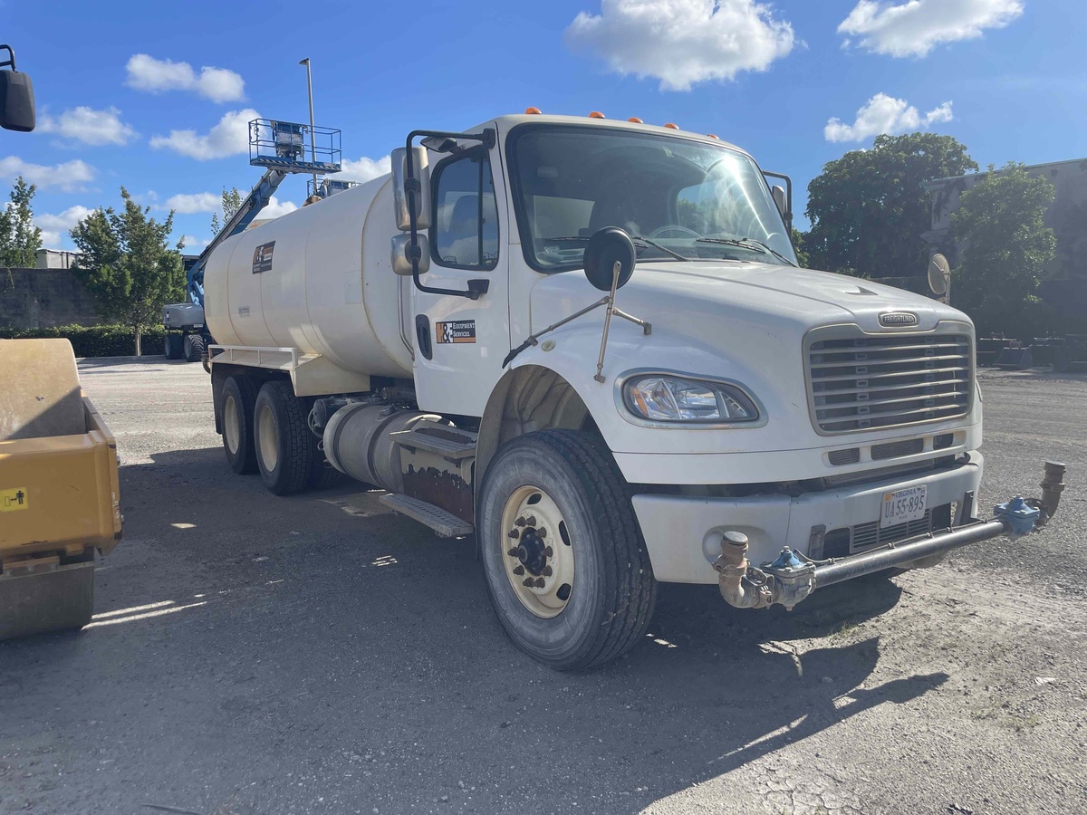 2015 Freightliner M2106-2