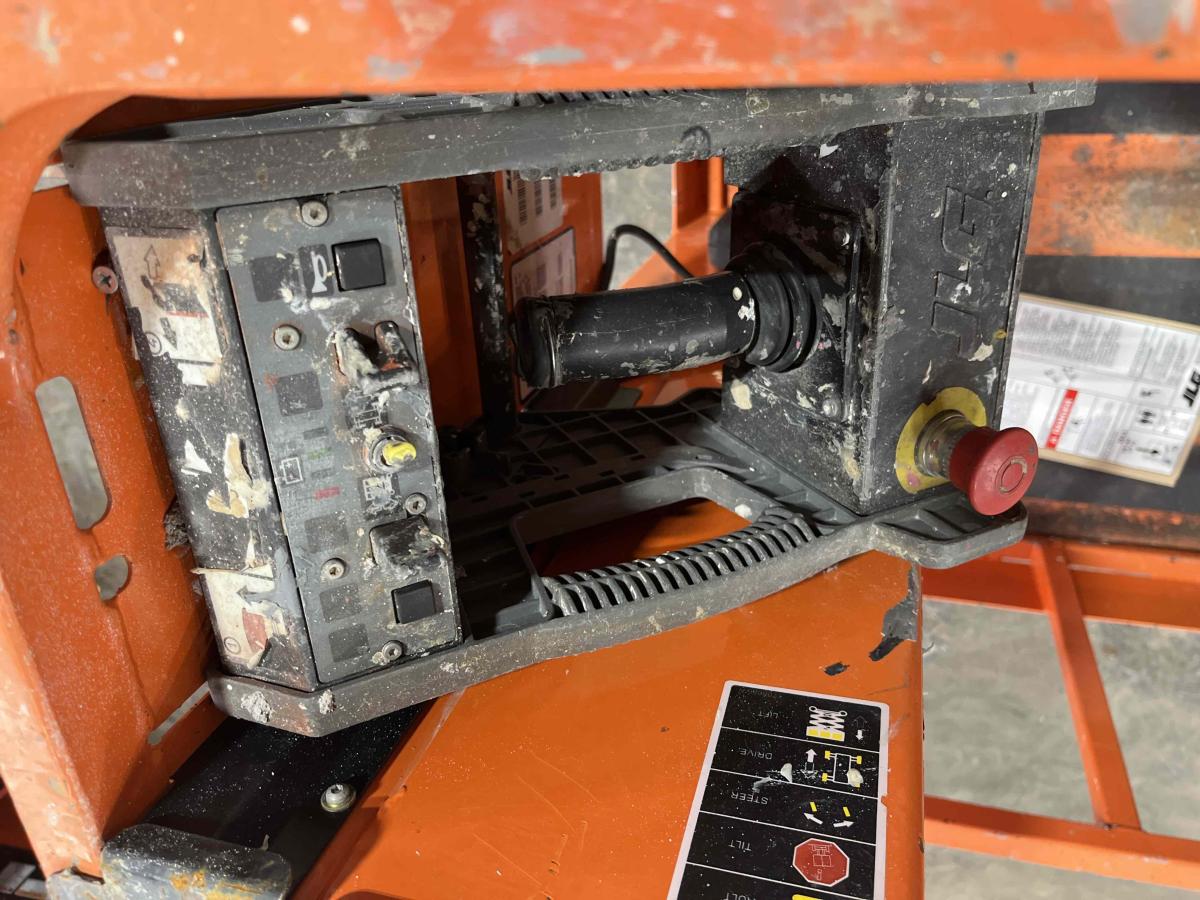 2017 JLG 1230ES