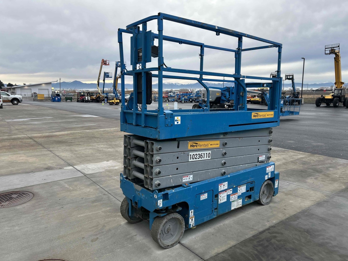 2017 Genie GS-3232