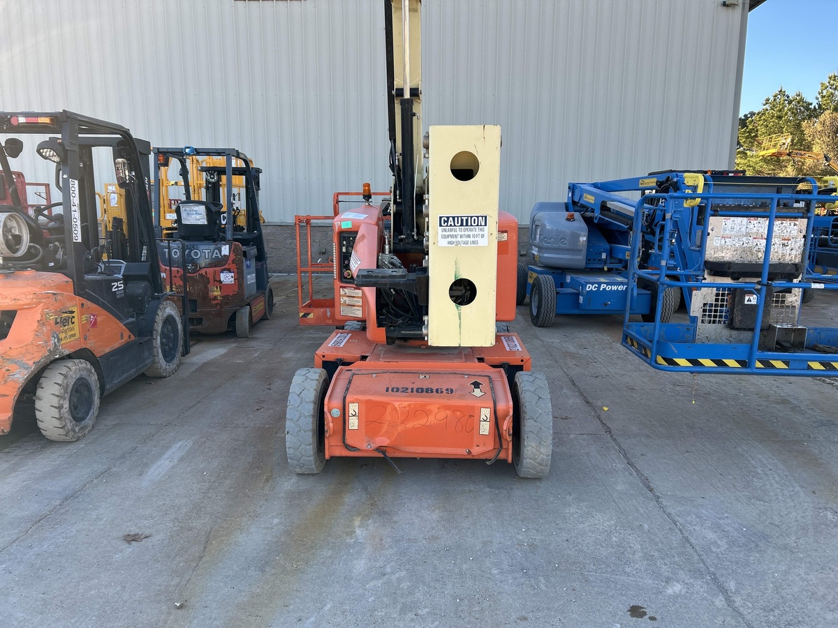 2017 JLG E400AJPN-11