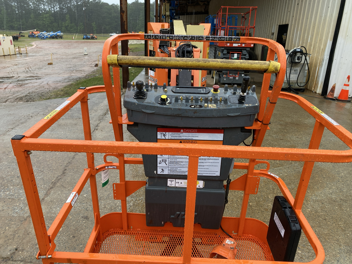 2018 JLG E300AJP-4