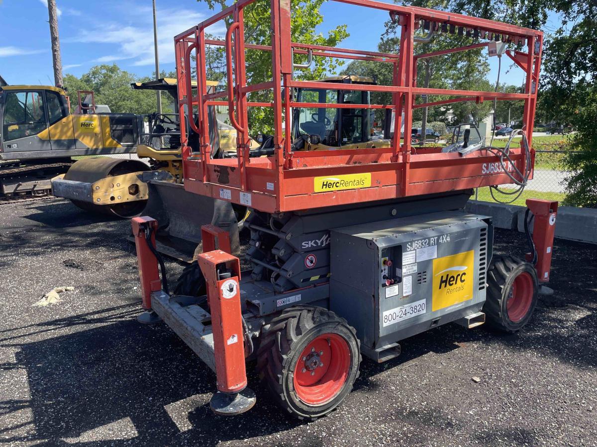 2019 Skyjack SJ-6832RT
