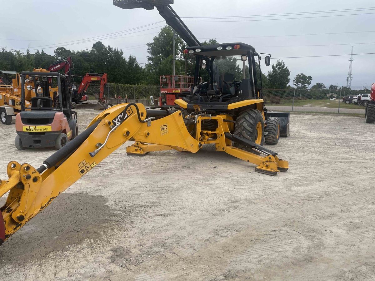 2022 JCB 3CX-4