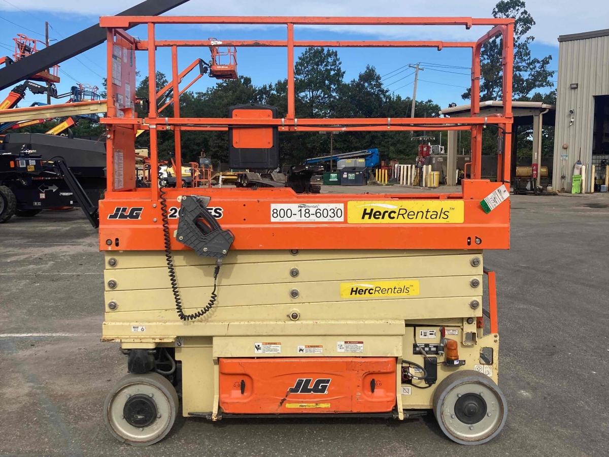 2017 JLG 2632ES
