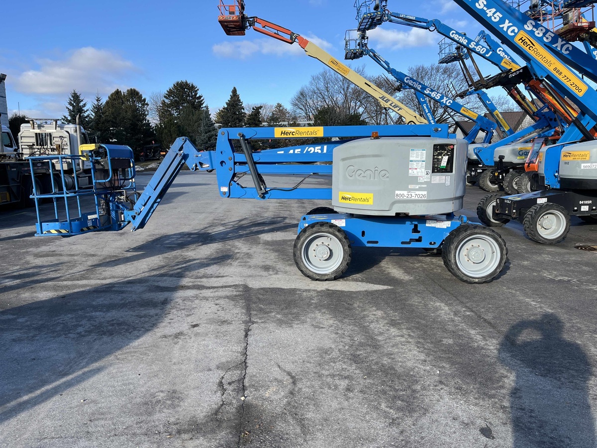 2018 Genie Z-45/25J RT